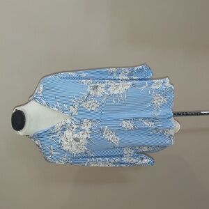 Blue and white print v-neck blouse by Zara Woman, size L